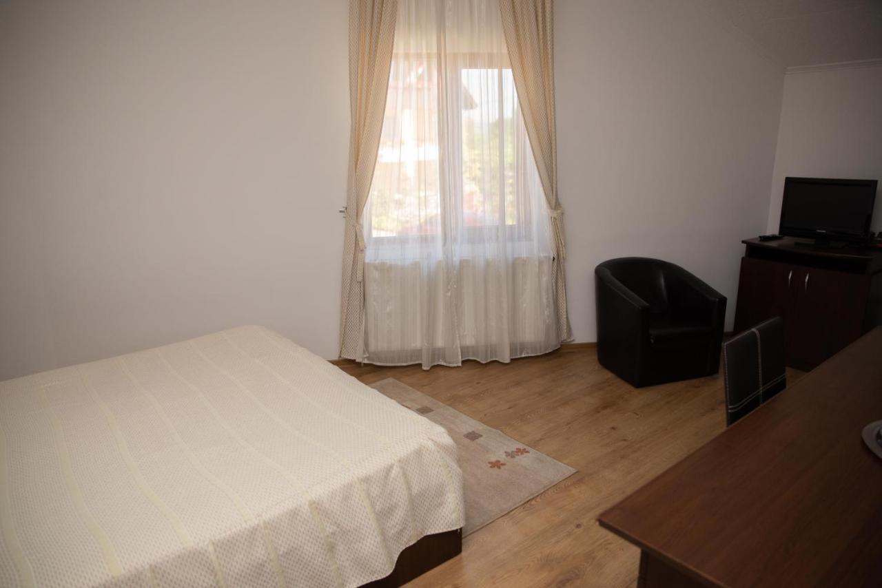 Motel Moara Veche Sacalaseni Екстер'єр фото