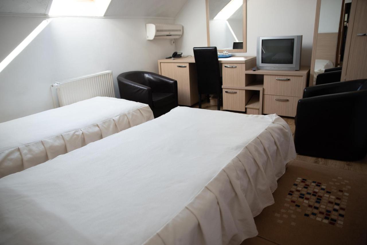 Motel Moara Veche Sacalaseni Екстер'єр фото