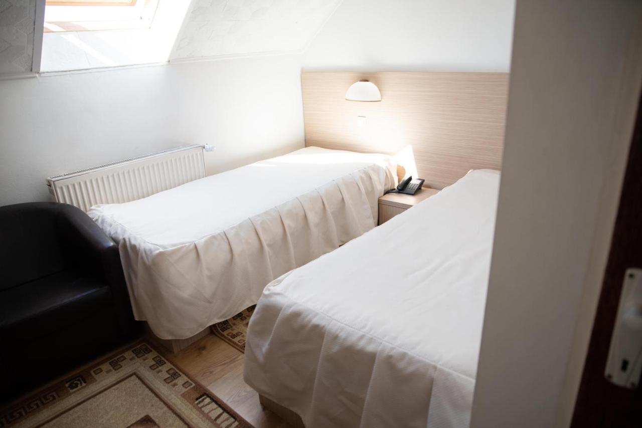 Motel Moara Veche Sacalaseni Екстер'єр фото