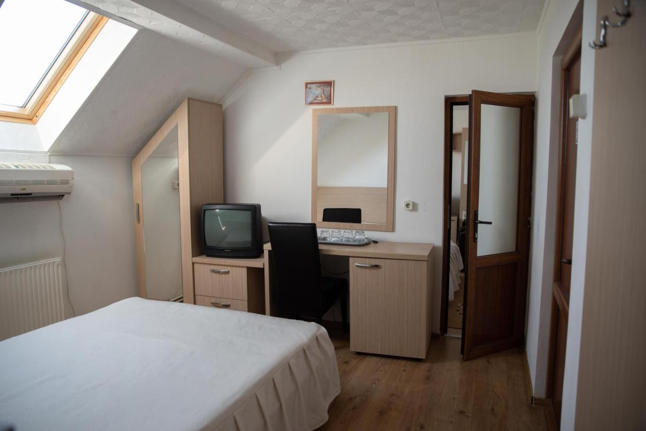 Motel Moara Veche Sacalaseni Екстер'єр фото